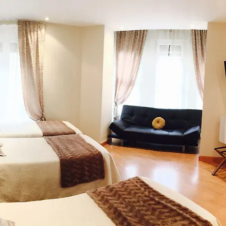 De 3* カストロ・ウルディアレス