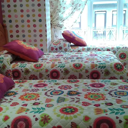 De 3* カストロ・ウルディアレス